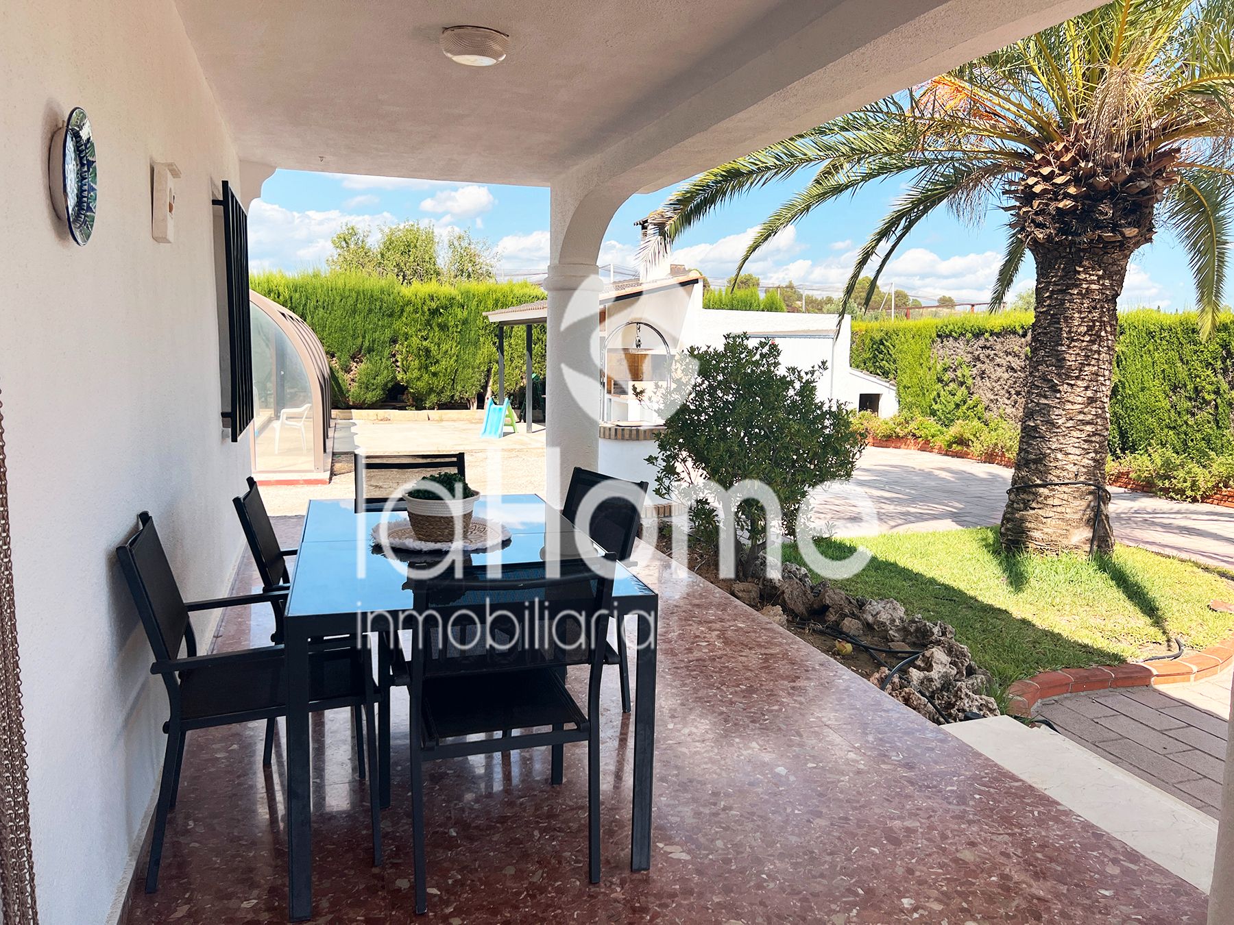 Vista exterior de Casa o xalet en venda en Llíria amb Jardí privat, Terrassa i Piscina