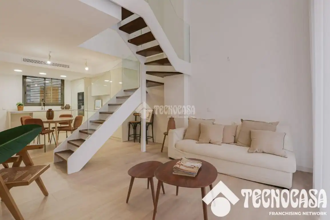 Sala d'estar de Pis en venda en Barcelona amb Aire condicionat i Parquet