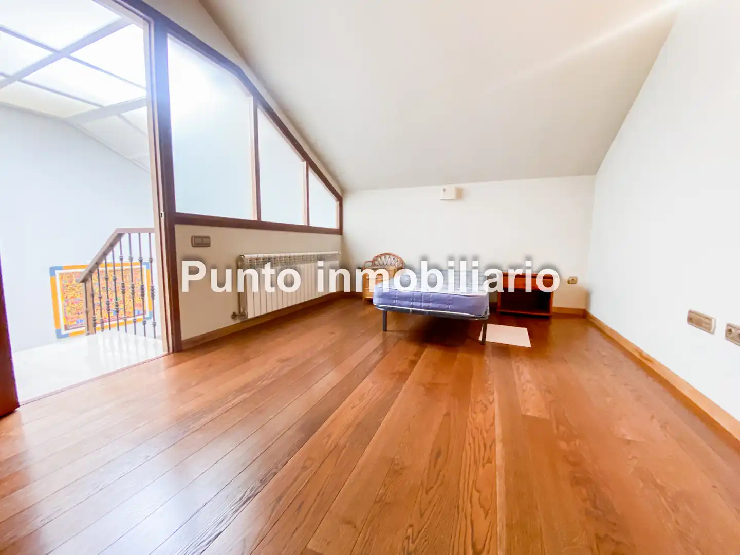 Sala de estar de Casa adosada de alquiler en Valladolid con Aire acondicionado, Calefacción y Jardín privado