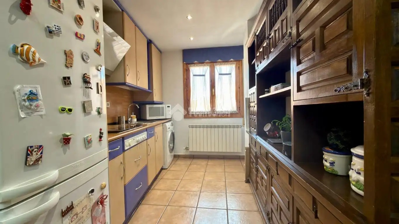 Kitchen of Flat for sale in Zaragoza  with Air Conditioner, Heating and Parquet flooring