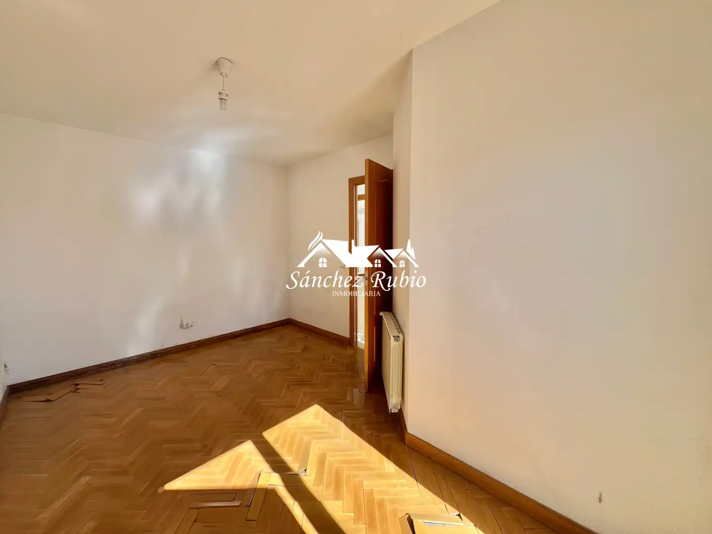 Dormitori de Casa adosada en venda en Galapagar amb Calefacció, Jardí privat i Parquet