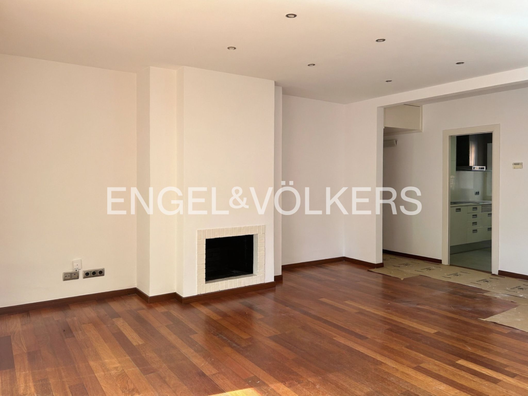 Living room of Apartment for sale in Sant Cugat del Vallès  with Air Conditioner, Heating and Private garden