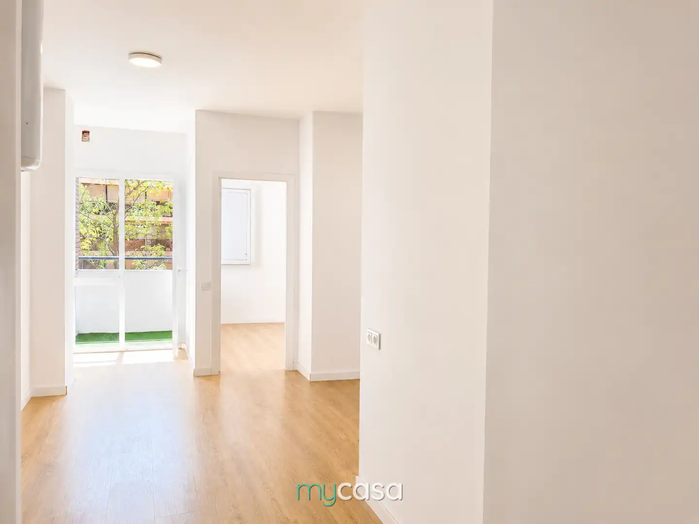 Local en venta en Barcelona con Parquet, Terraza y Alarma