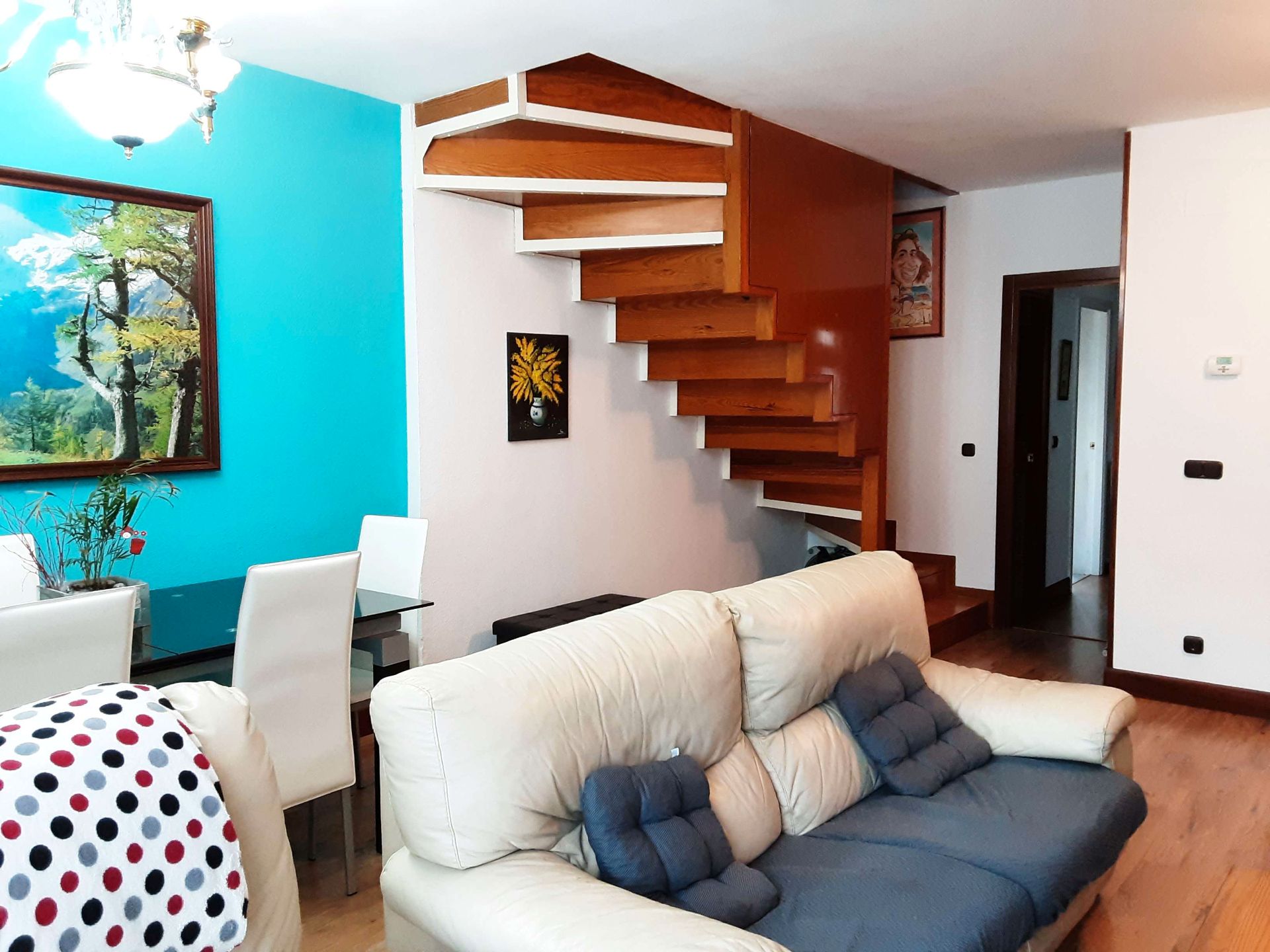 Sala d'estar de Dúplex en venda en Etxebarri amb Calefacció i Moblat
