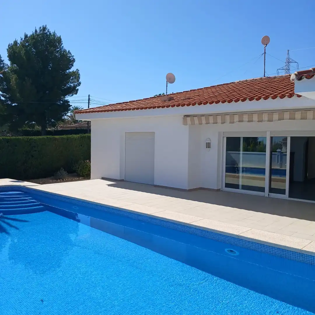 Piscina de Casa o chalet en venta en La Nucia con Aire acondicionado, Calefacción y Jardín privado
