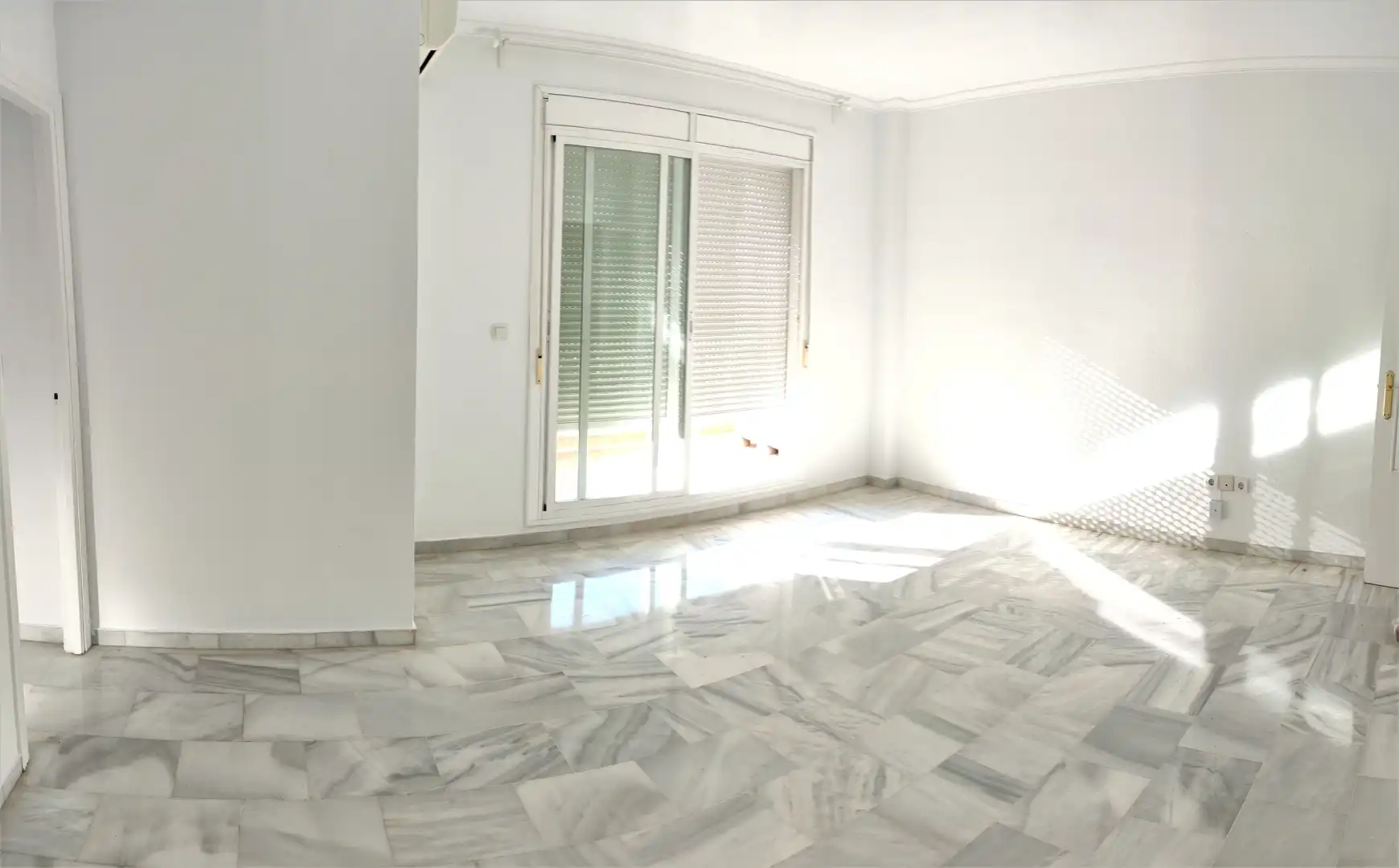 Bedroom of Flat for rent in Tomares  with Air Conditioner, Heating and Terrace