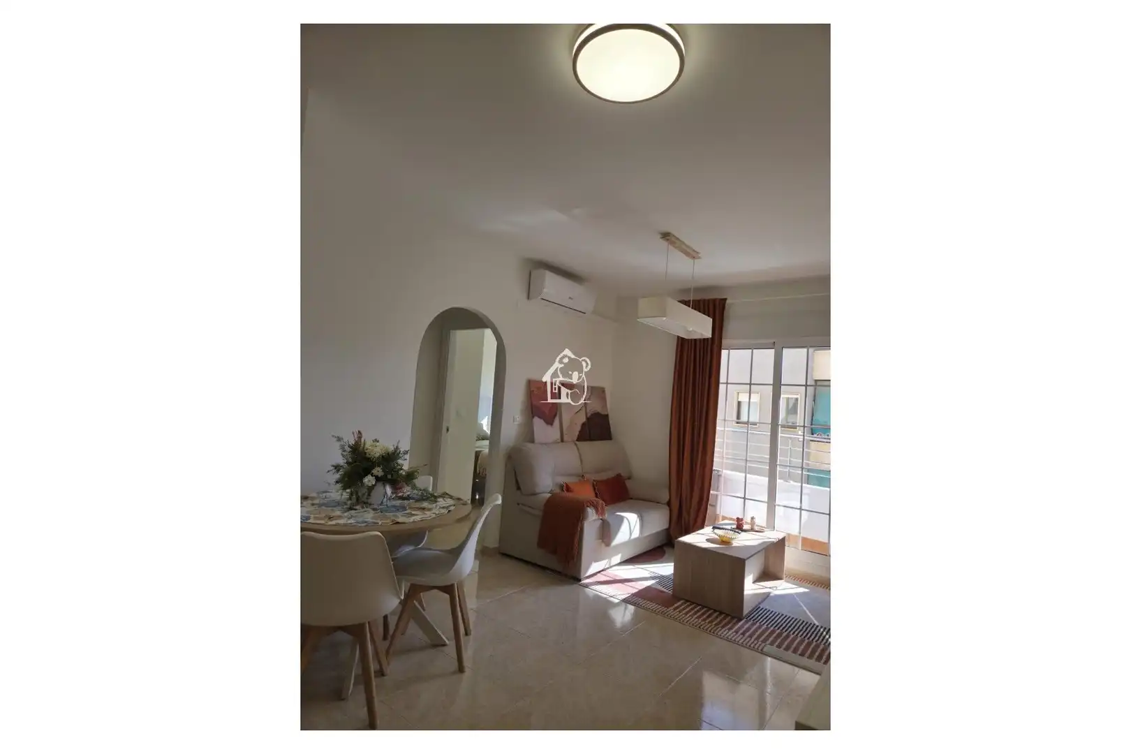 Dormitori de Apartament de lloguer en Torrevieja amb Aire condicionat, Terrassa i Moblat