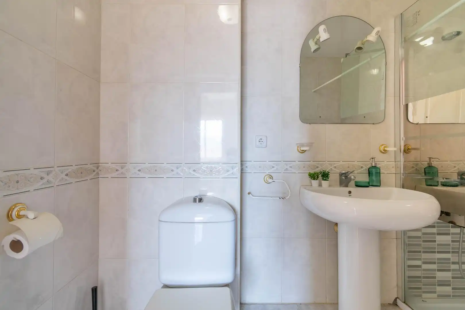 Bathroom of Flat for sale in Almería  with Terrace and Furnished