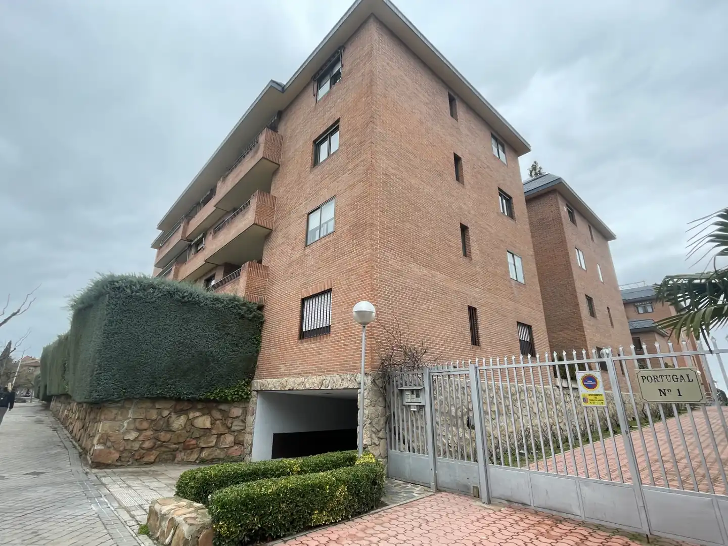 Vista exterior de Ático en venta en Pozuelo de Alarcón con Aire acondicionado, Calefacción y Jardín privado