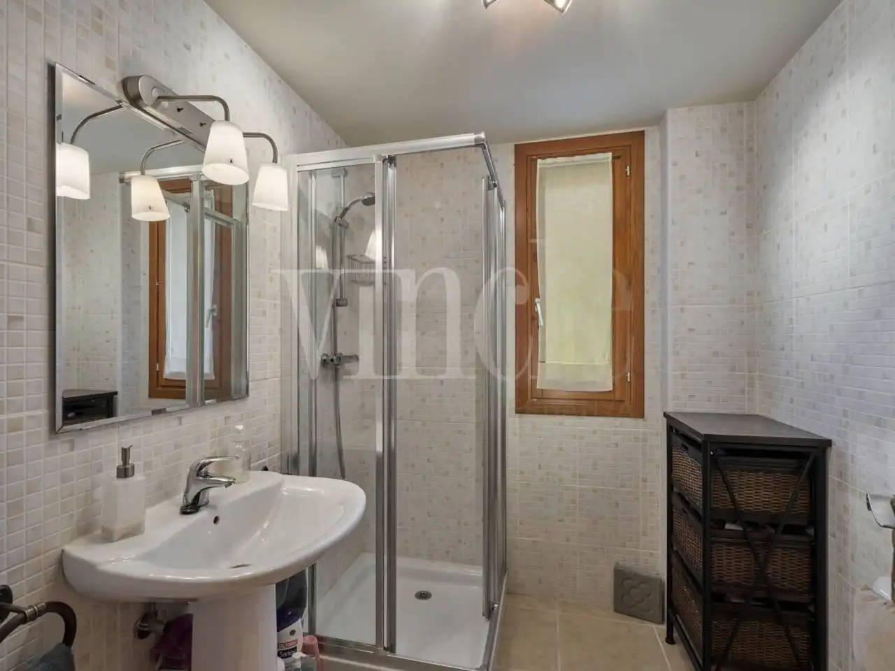 Badezimmer von Wohnung zum Verkauf in Llívia mit Heizung, Privatgarten und Parkett
