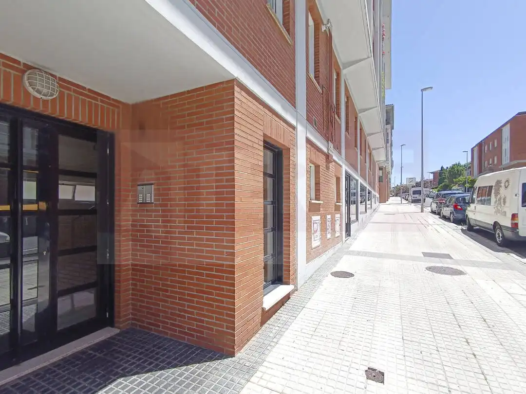 Vista exterior de Pis en venda en Donostia - San Sebastián  amb Calefacció i Traster