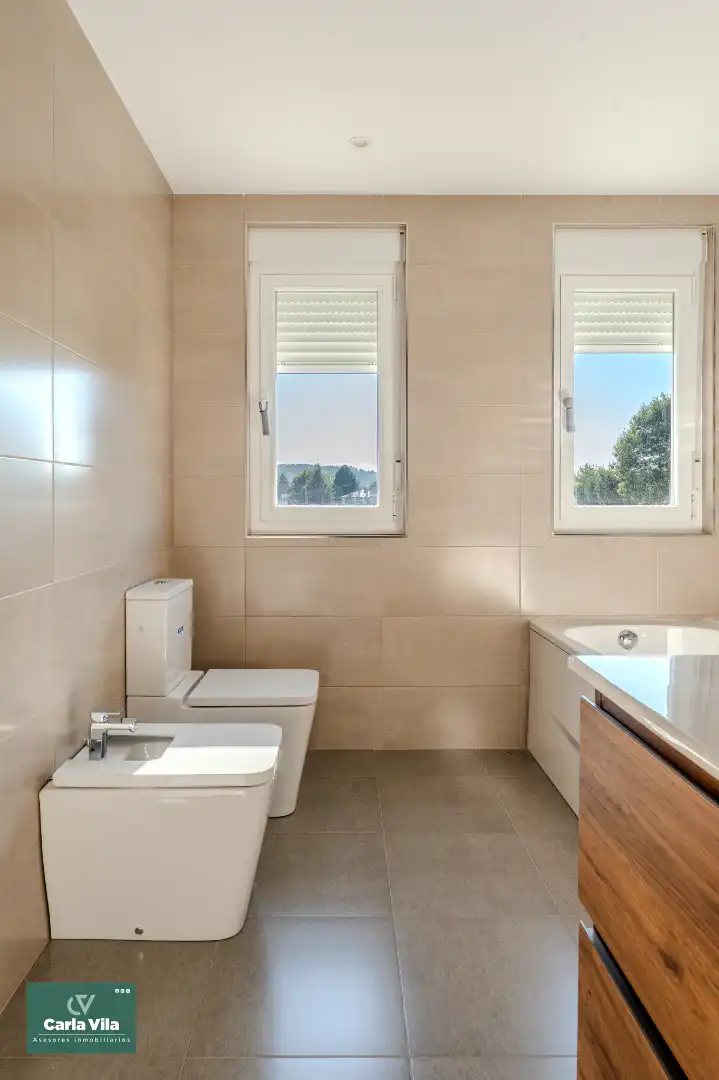 Bathroom of Houses for sale in Lugo  with Heating, Private garden and Parquet flooring