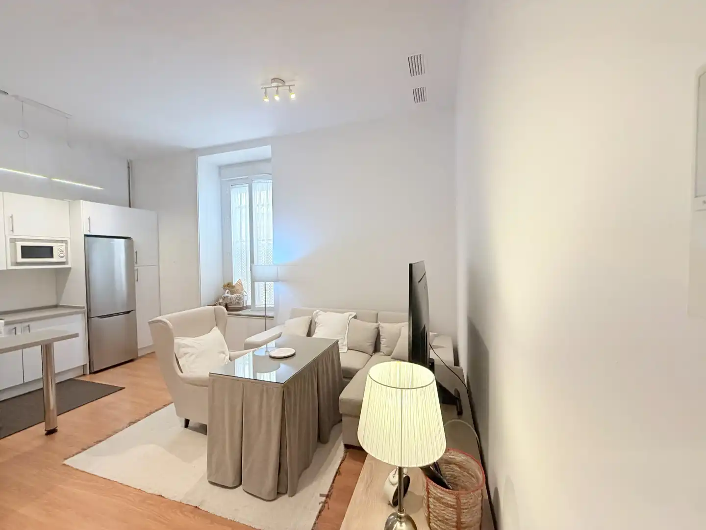 Living room of Apartments for rent in Sevilla  with Air Conditioner, Heating and Parquet flooring