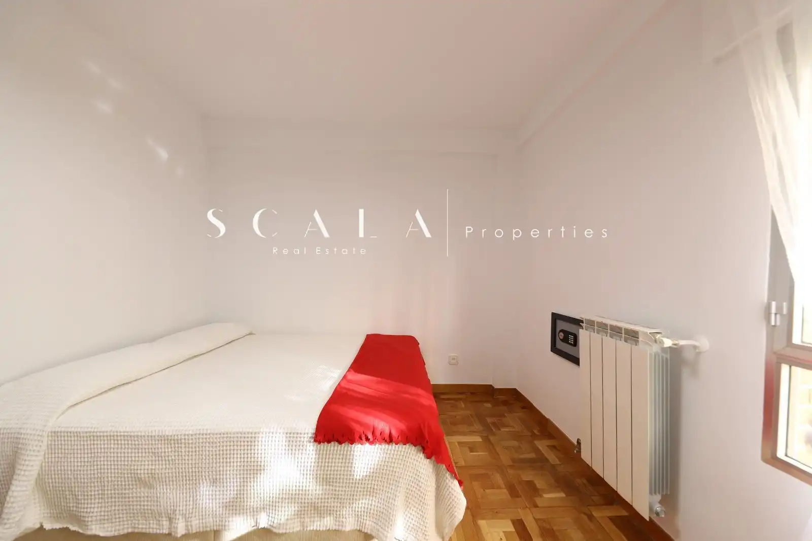 Bedroom of Flat for rent in Madrid  with Air Conditioner, Heating and Terrace