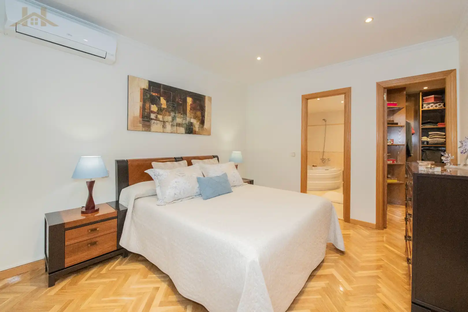 Habitación de Casa adosada en venta en Navalcarnero con Aire acondicionado, Calefacción y Jardín privado