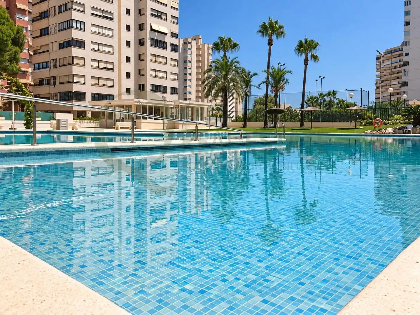 Piscina de Piso en venta en Playa de San Juan - El Cabo de las Huertas