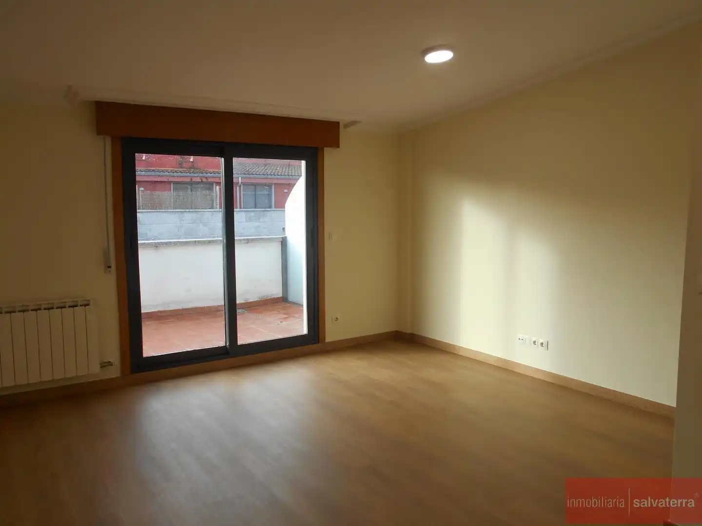 Habitación de Ático en venta en Salvaterra de Miño con Calefacción, Terraza y Trastero