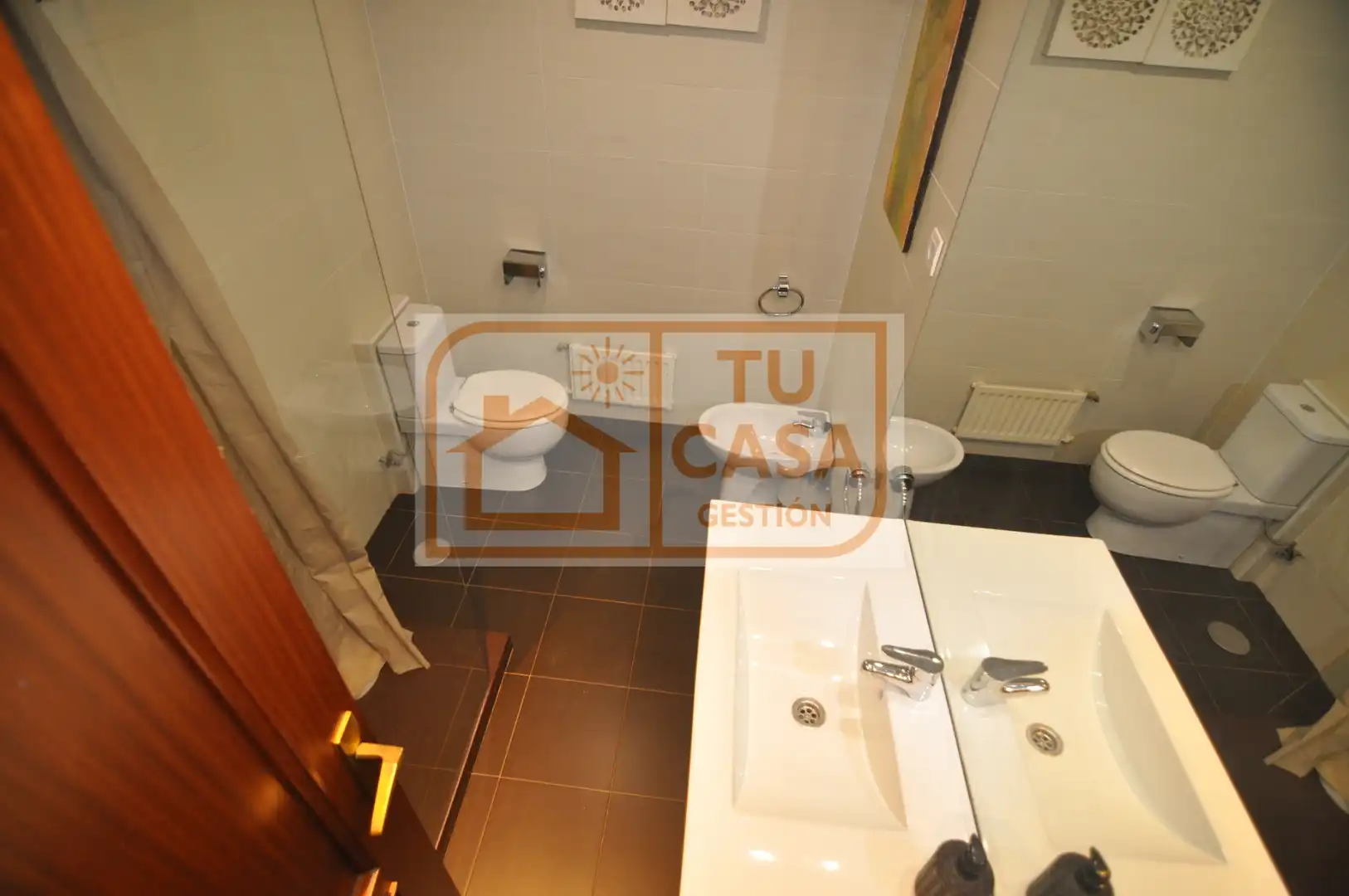 Bany de Pis en venda en Madrid amb Calefacció, Parquet i Terrassa