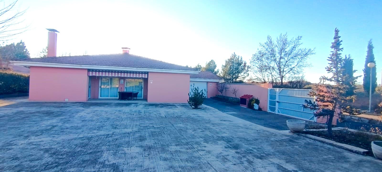 Exterior view of House or chalet for sale in Cuenca Capital  with Heating, Furnished and Alarm