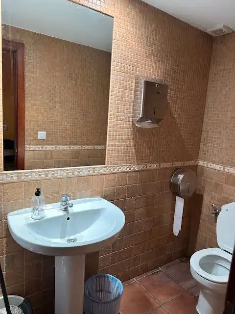 Local comercial en traspaso en Avenida Países Escandinavos 11, imagen 11