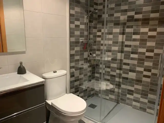 Baño de Piso de alquiler en Puertollano con Aire acondicionado, Calefacción y Terraza