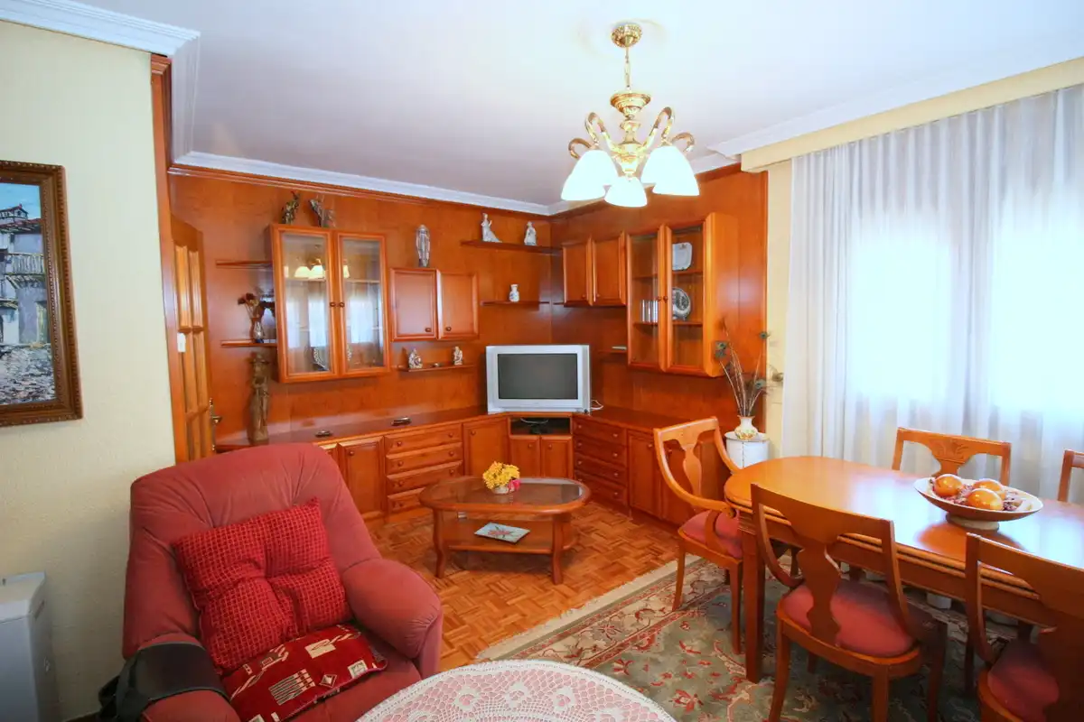 Sala de estar de Piso en venta en Arenas de San Pedro con Calefacción, Terraza y Amueblado