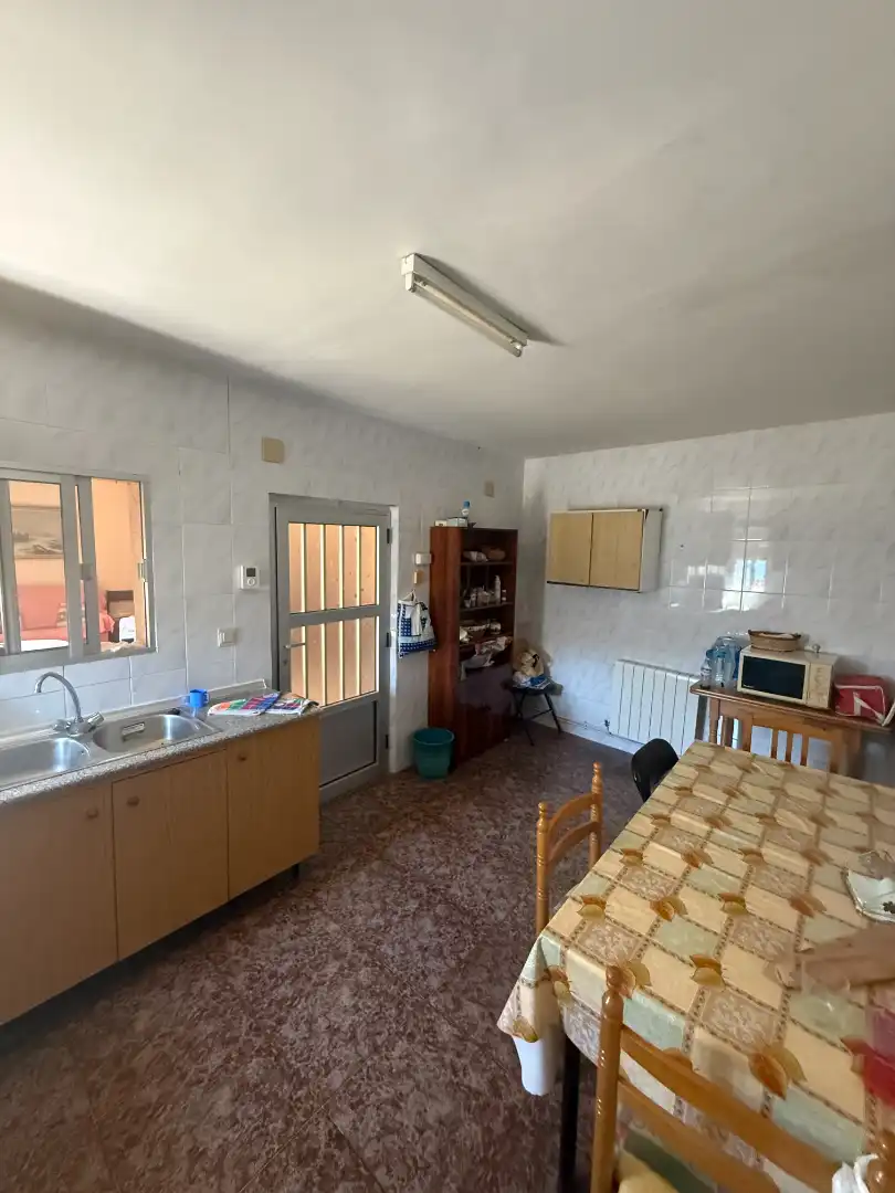 Cuina de Casa o xalet en venda en El Bonillo amb Calefacció, Jardí privat i Moblat