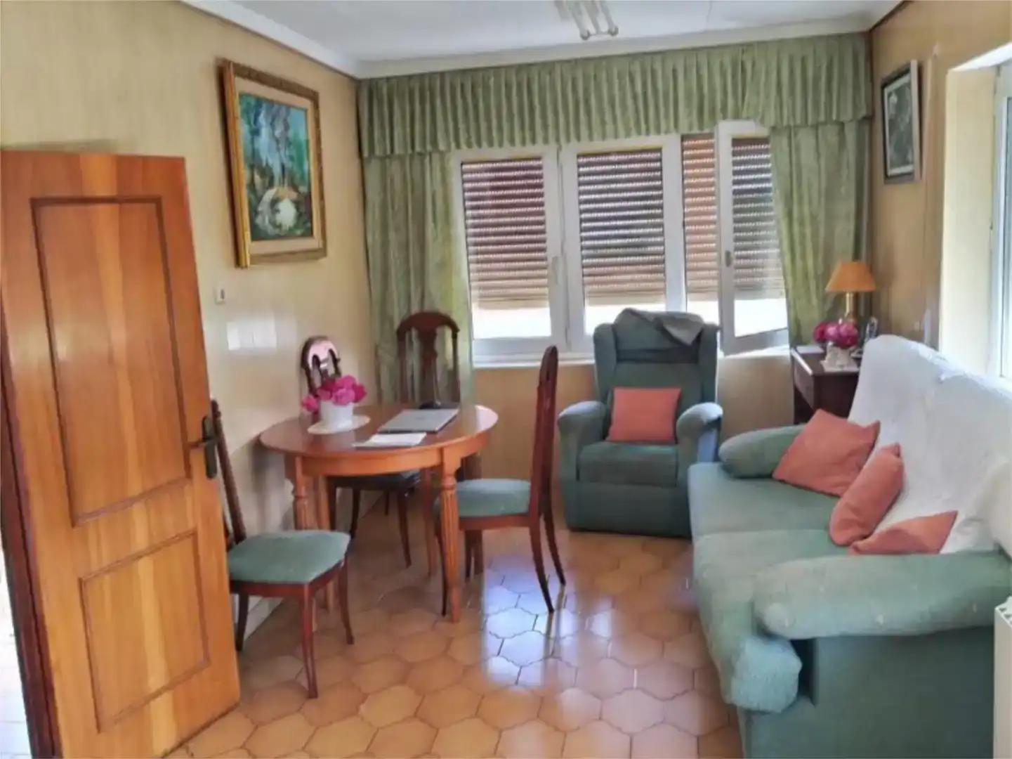 Wohnzimmer von Wohnung zum Verkauf in Valdeolea mit Privatgarten und Schwimmbad