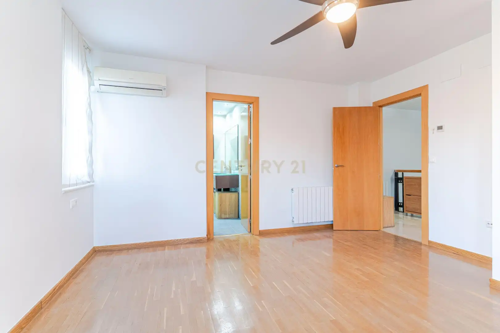 Dormitori de Casa adosada en venda en La Zubia amb Aire condicionat, Jardí privat i Traster