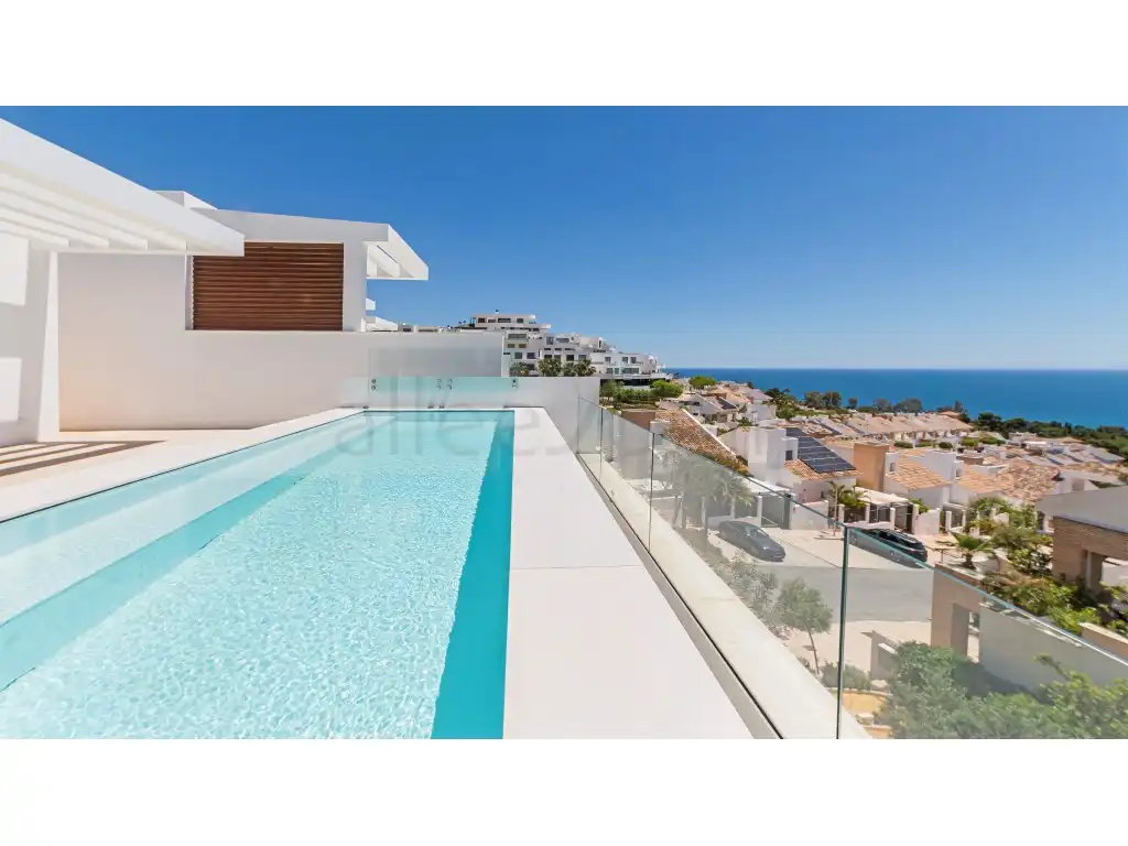 Piscina de Casa o xalet en venda en Benalmádena amb Aire condicionat, Jardí privat i Terrassa