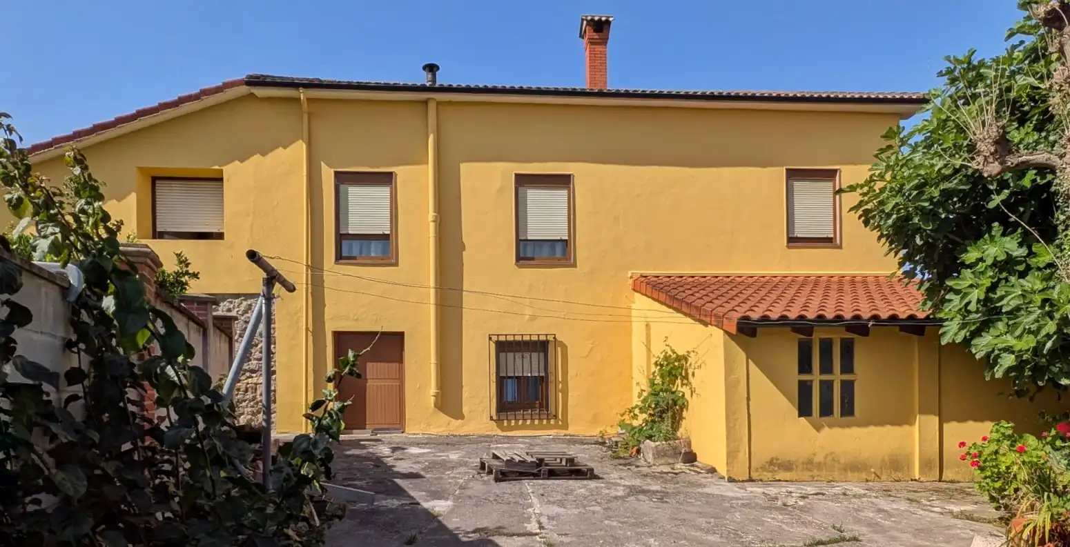 Vista exterior de Casa o chalet en venta en El Astillero   con Calefacción, Terraza y Balcón
