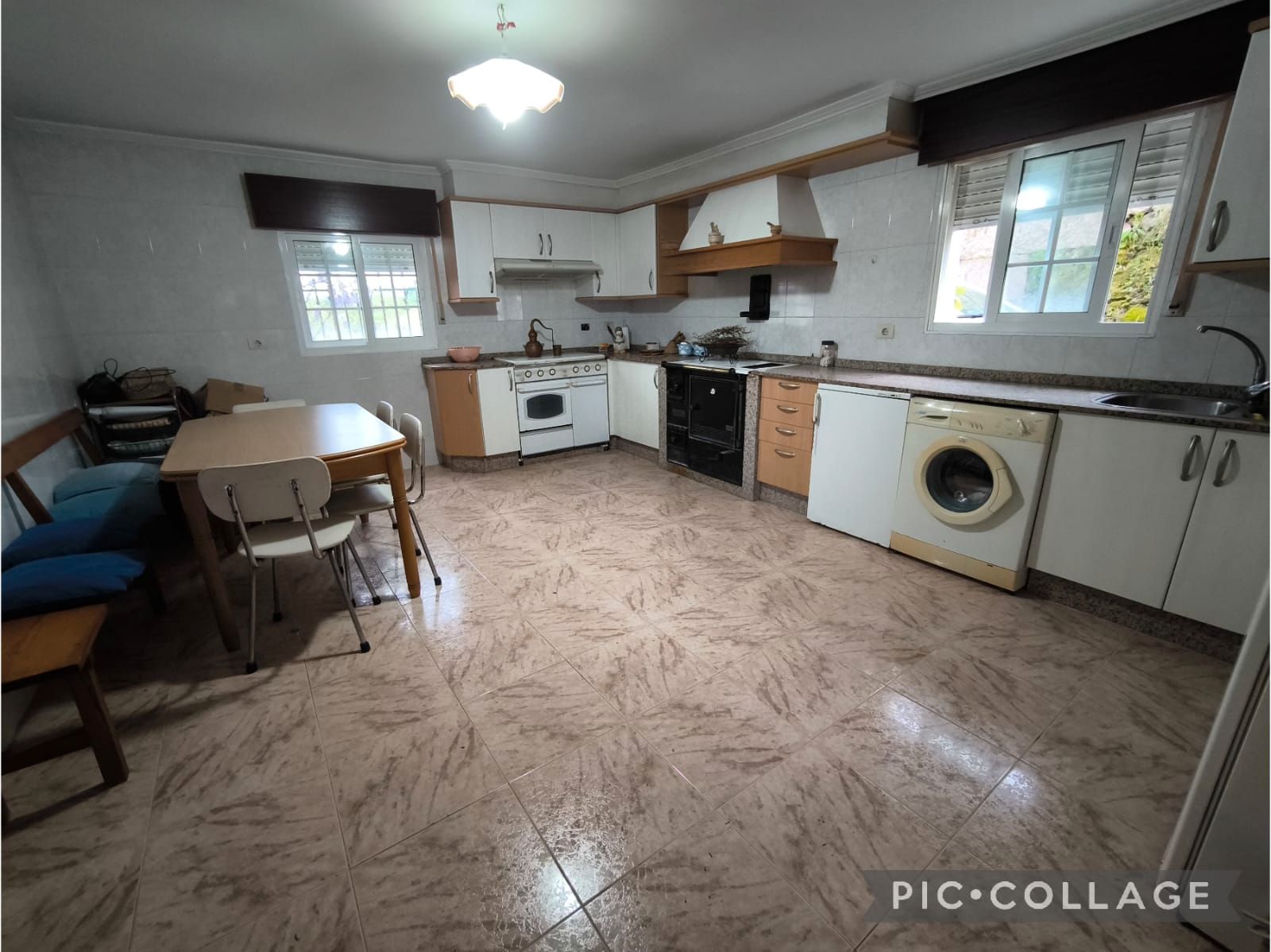 Cuina de Casa o xalet en venda en Ponteareas amb Parquet, Terrassa i Traster