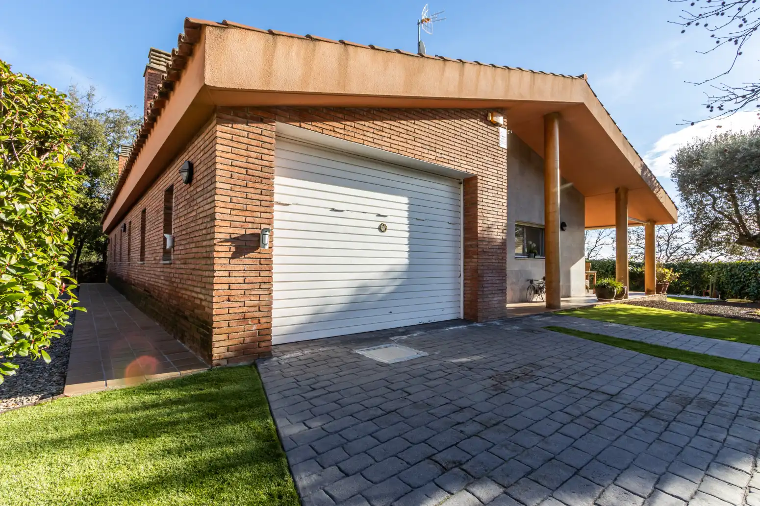 Vista exterior de Casa o xalet en venda en Matadepera amb Aire condicionat, Calefacció i Jardí privat