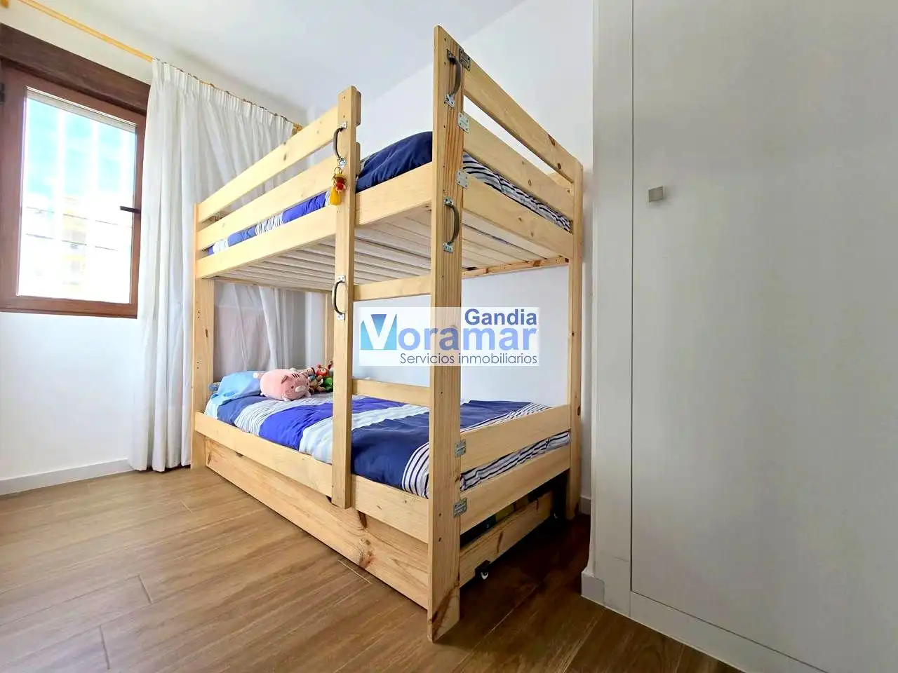 Habitación de Apartamento de alquiler en Gandia con Aire acondicionado, Terraza y Amueblado