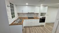 Cuina de Apartament de lloguer en Las Rozas de Madrid amb Calefacció, Jardí privat i Traster