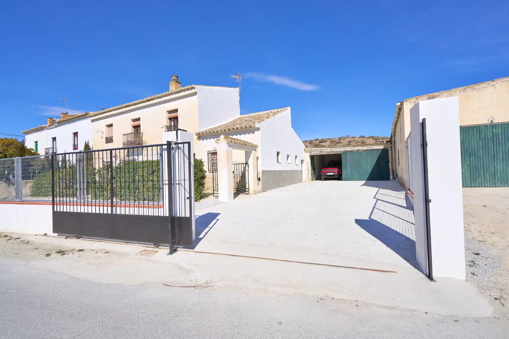 Vista exterior de Casa o chalet en venta en Benamaurel con Jardín privado, Terraza y Piscina
