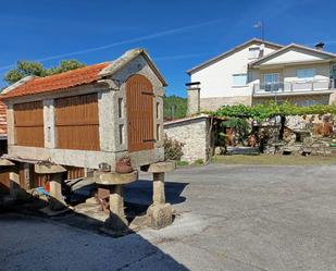 Vista exterior de Casa o xalet en venda en Pontevedra Capital  amb Calefacció i Traster