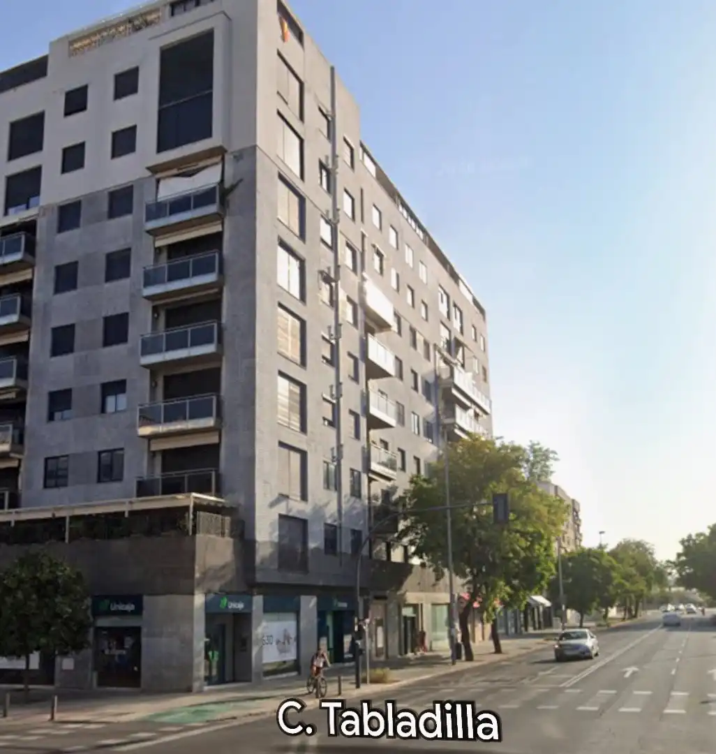 Gewerbefläche zum Verkauf in Calle Cardenal Ilundain 5