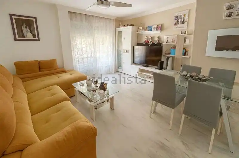 Sala d'estar de Pis en venda en Estepona amb Traster i Piscina comunitària