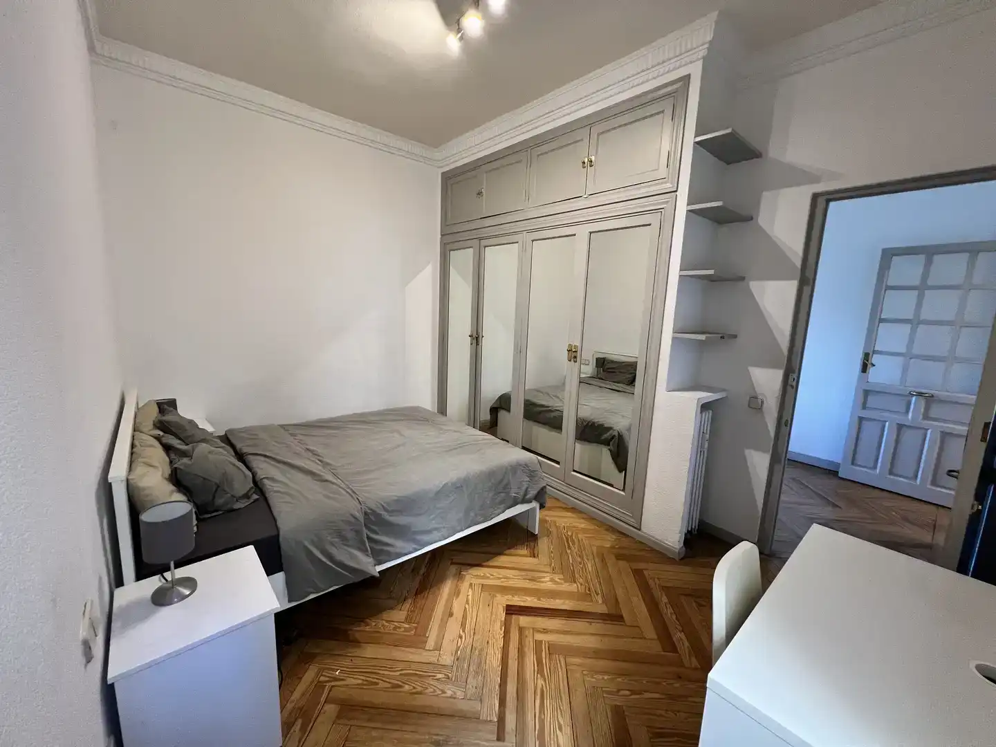 Bedroom of Flat for sale in  Madrid Capital  with Air Conditioner and Balcony