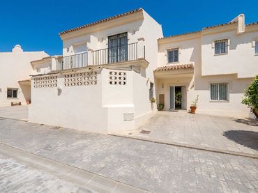 Reihenhaus mit Balkon zum Verkauf in Calle la Hacienda