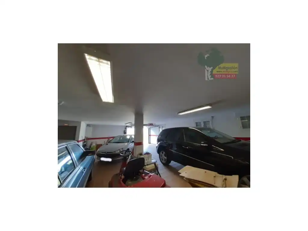 Aparcament de Casa o xalet en venda en Cáceres