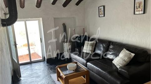 Foto 2 de Casa adosada en venta en Castillo de Locubín, Jaén
