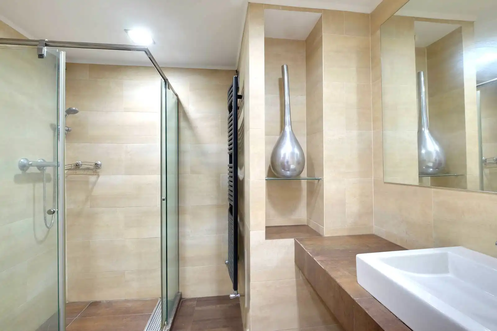 Badezimmer von Wohnung zum Verkauf in Barcelona mit Klimaanlage, Heizung und Parkett