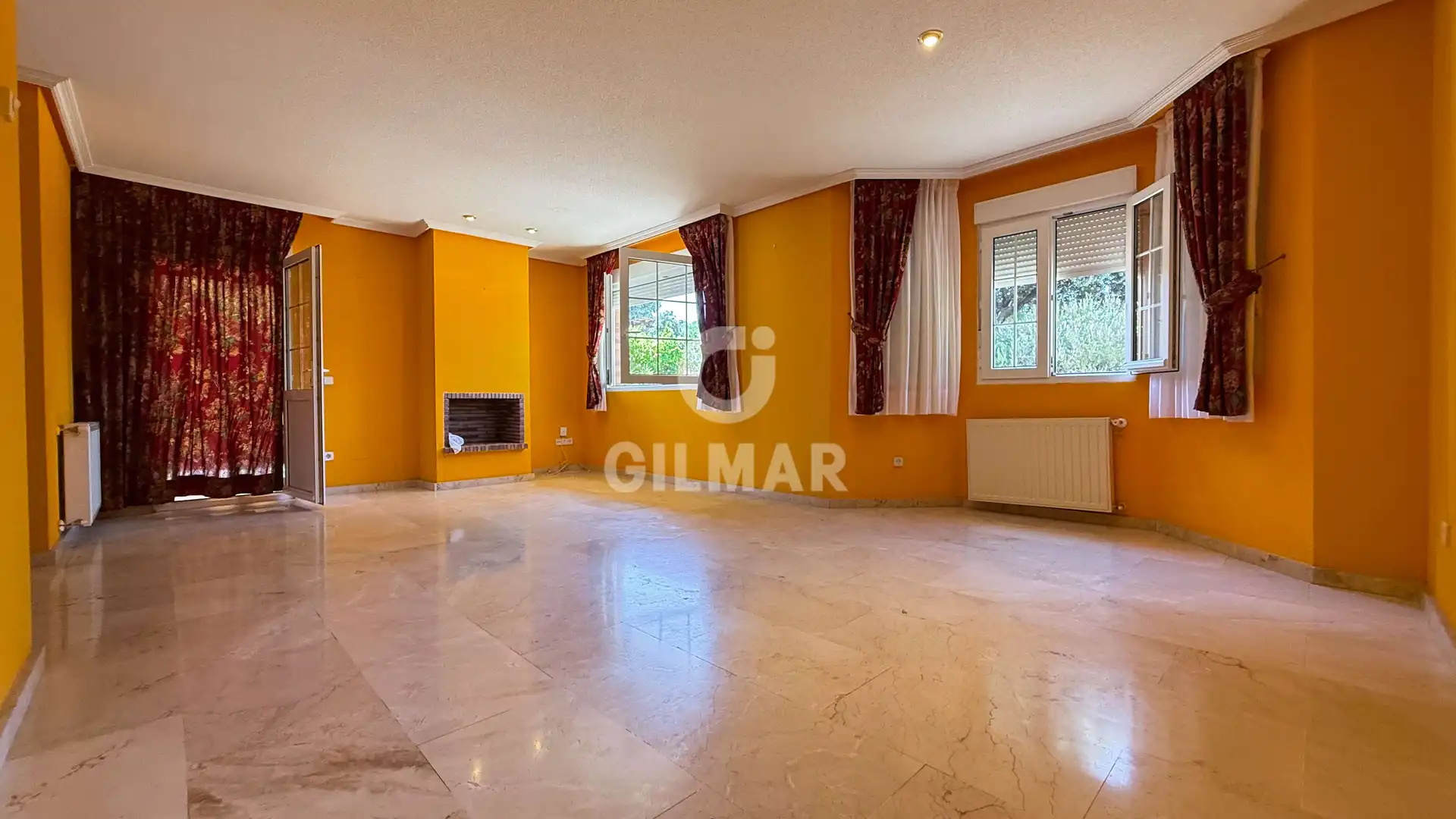 Sala d'estar de Casa o xalet en venda en Collado Villalba amb Calefacció i Jardí privat