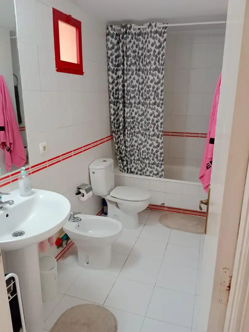 Bany de Apartament en venda en Benidorm amb Aire condicionat, Jardí privat i Terrassa
