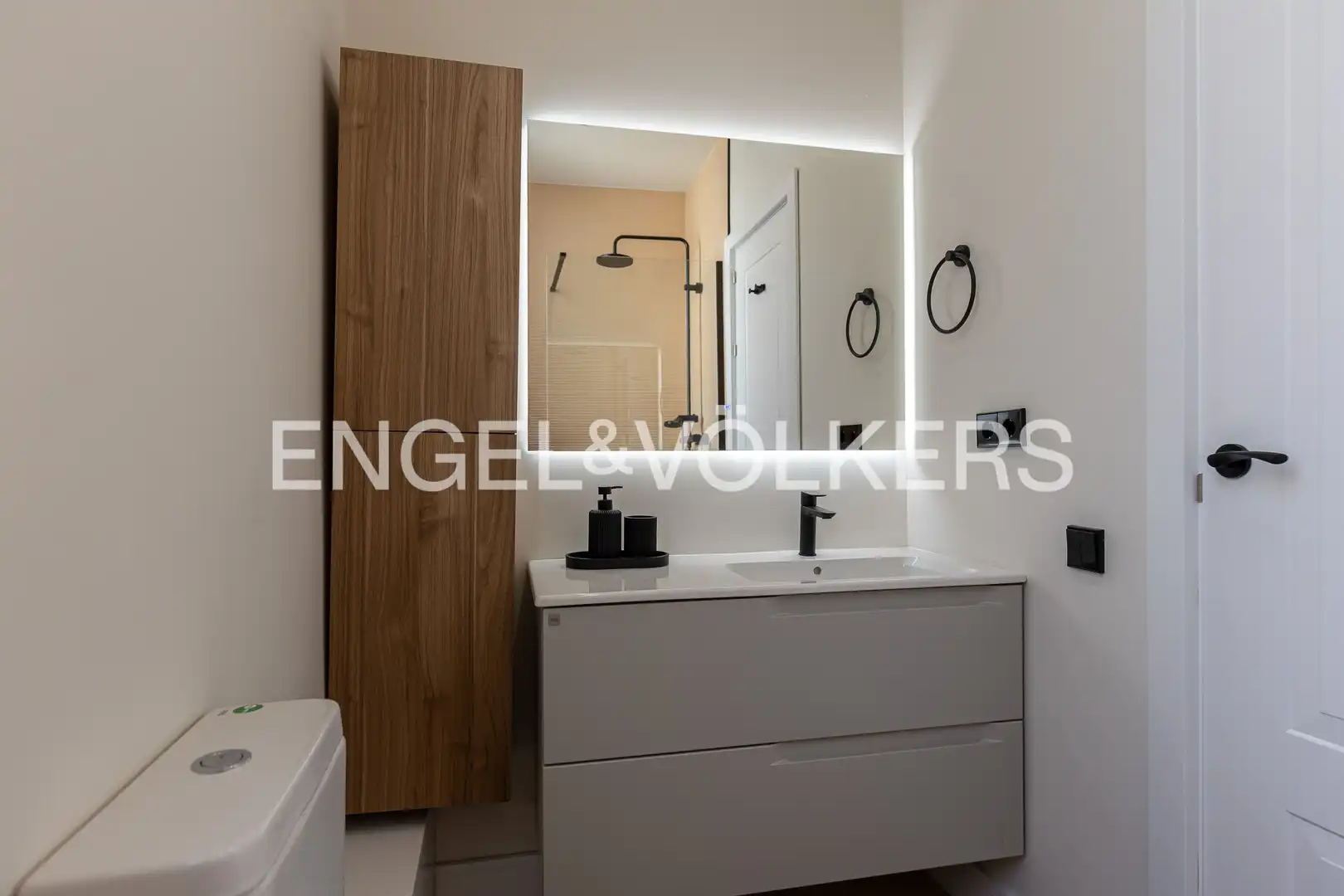 Bathroom of Attic for sale in Madrid  with Air Conditioner, Heating and Terrace