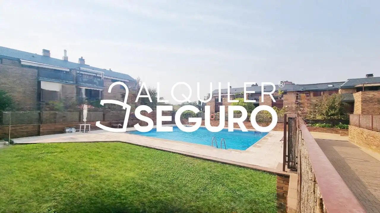 Swimming pool of Flat for rent in Las Rozas de Madrid  with Heating, Terrace and Storage room