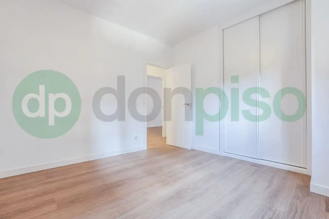 Schlafzimmer von Wohnung zur Miete in Madrid mit Klimaanlage, Heizung und Terrasse