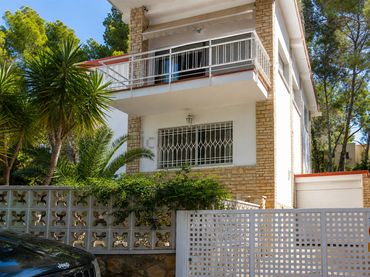 Casa con balcone in vendita a Carrer del Codolar